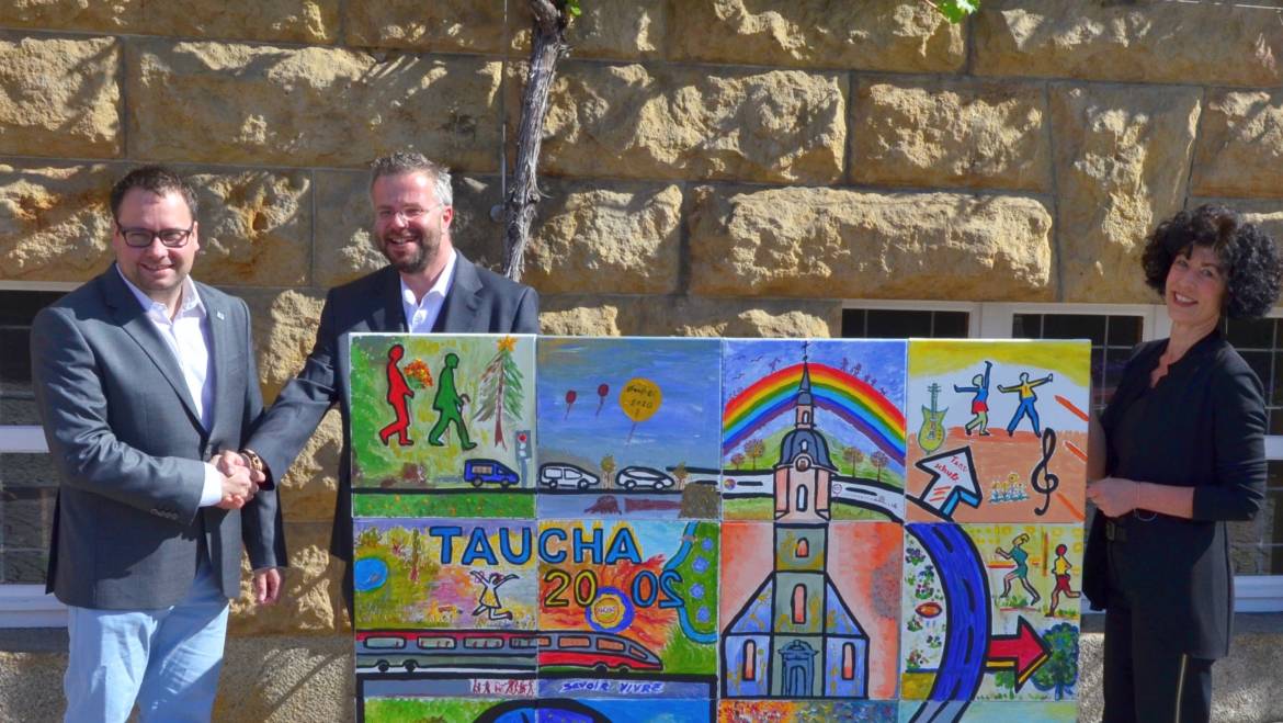 Lebensfreude auf Leinwand – Kulturtisch übergibt Gemälde an Tauchas Bürgermeister
